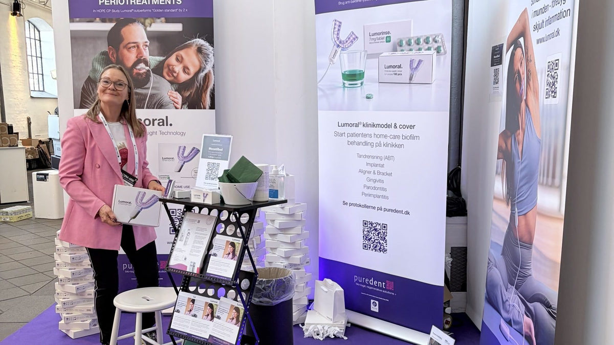 Lumorals stand 64 på Copenhagen Health Week 2026 i Øksnehallen med bannere, brochurestativ og startpakker